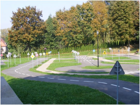 - plac_maluchow_2.jpg - plac_maluchow_2.jpg